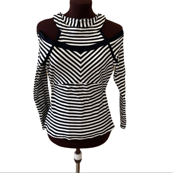 Bebe cold shoulder black and white top - Picture 1 of 3